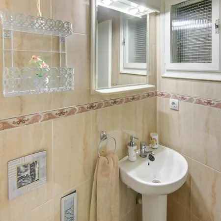 Elegant Apartment With Terrace, Cleaning Included 公寓