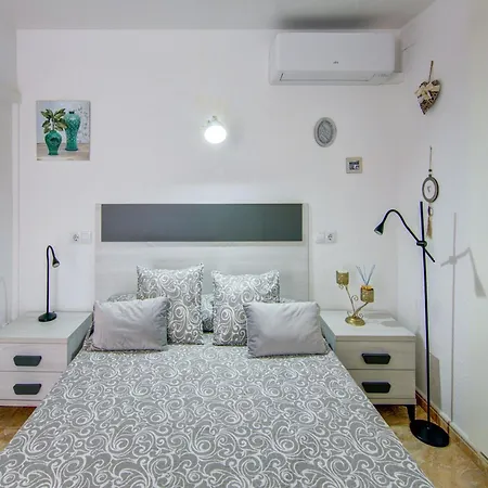 Apartment Elegant Apartment With Terrace, Cleaning Included Lloret de Mar