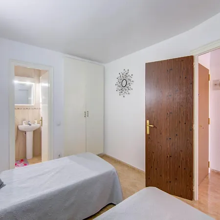 Elegant Apartment With Terrace, Cleaning Included *