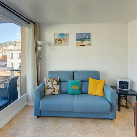 Elegant Apartment With Terrace, Cleaning Included * 滨海略雷特