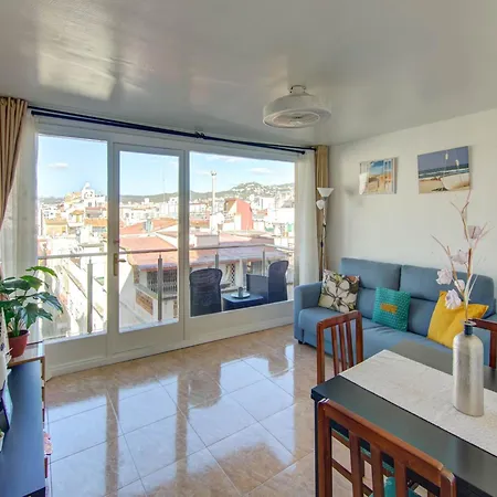 Elegant Apartment With Terrace, Cleaning Included Apartman