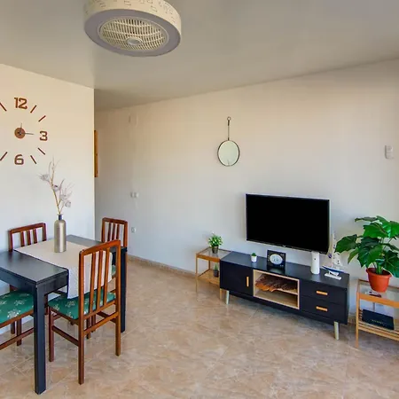 Elegant Apartment With Terrace, Cleaning Included